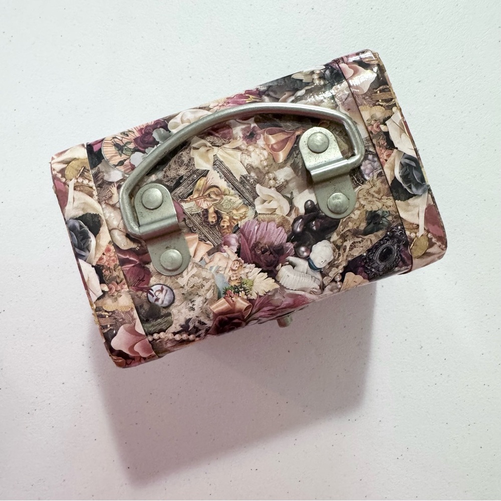 Vintage 90’s Floral Teddy Bear Print Box/Handbag w/latch - Picture 4 of 10